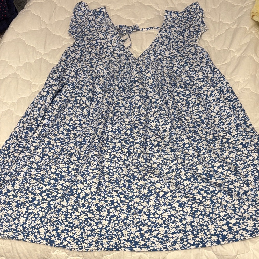 SHEIN Blue and White Floral Ruffle Sleeve Dress